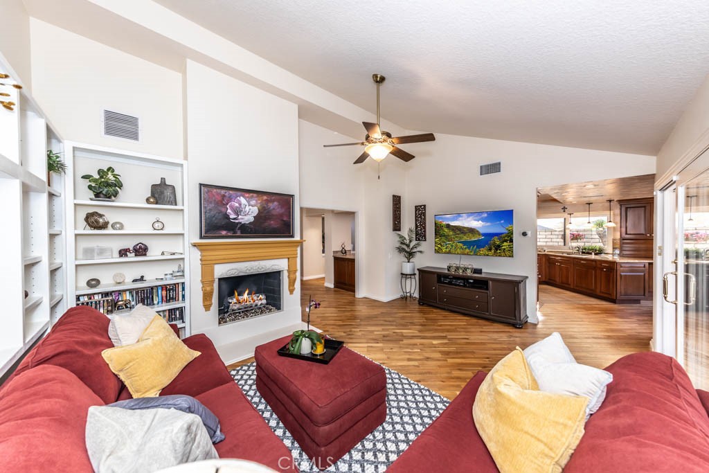 6421 E Yosemite Avenue