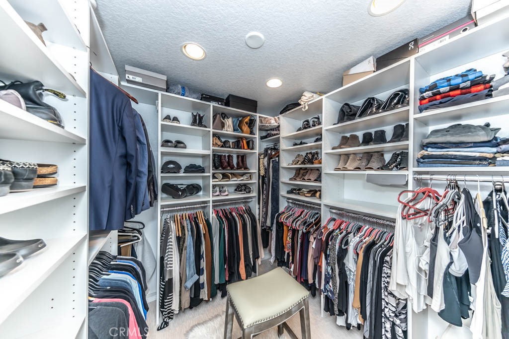 6421 E Yosemite Avenue