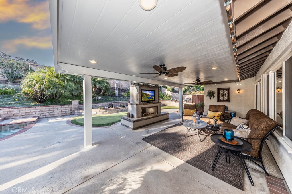 6421 E Yosemite Avenue