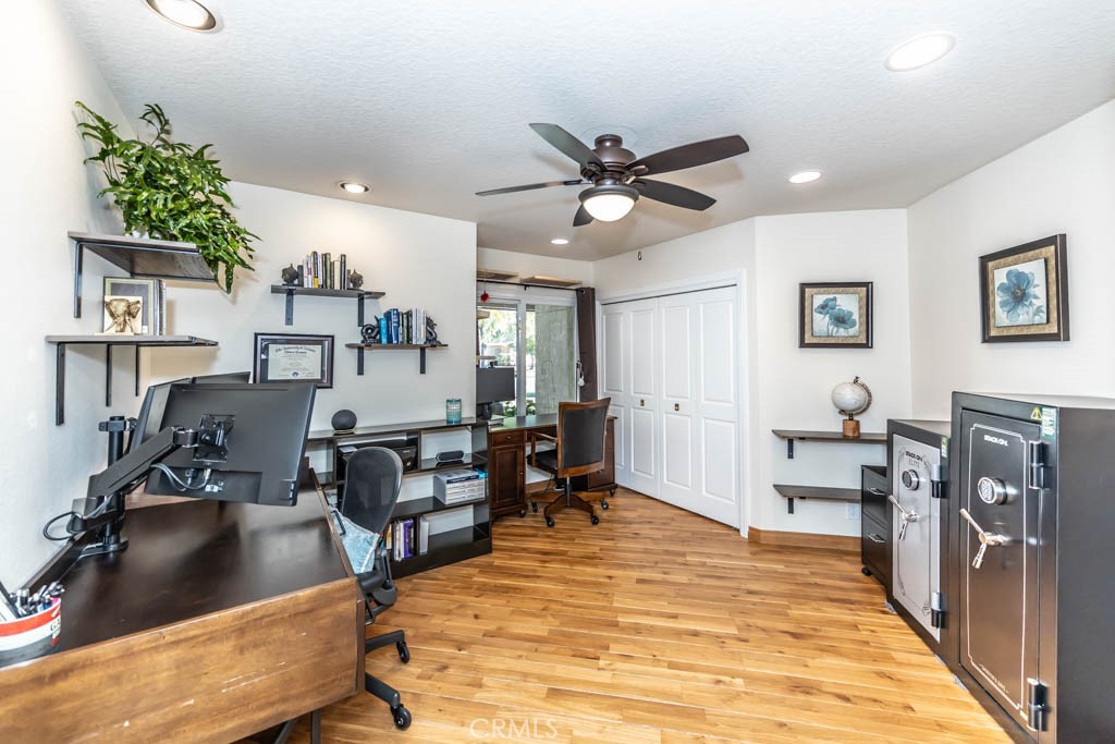 6421 E Yosemite Avenue