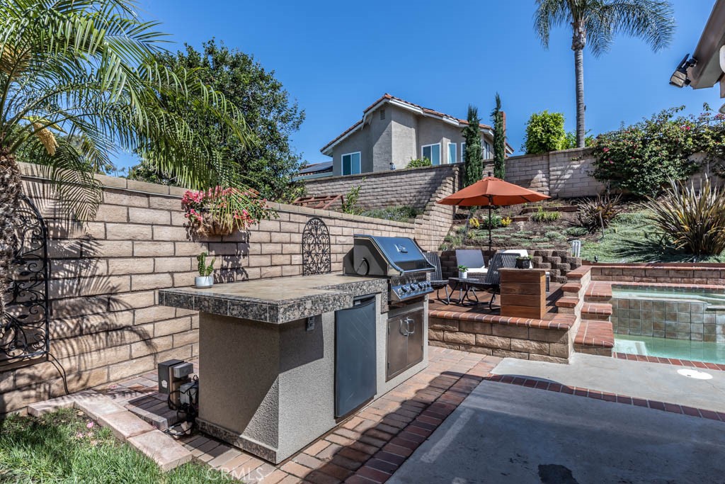 6421 E Yosemite Avenue