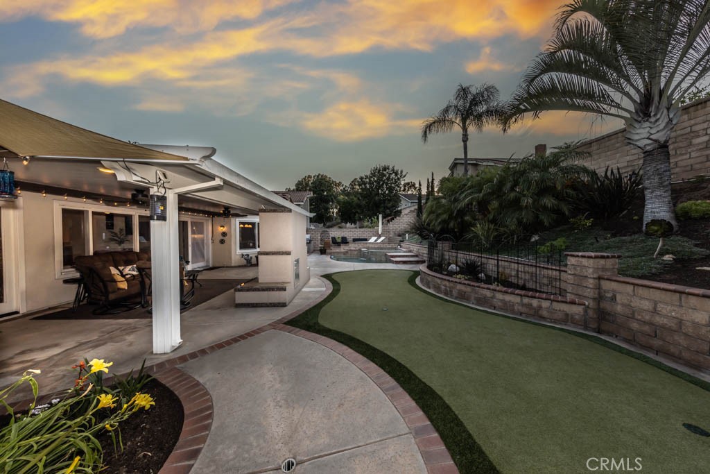 6421 E Yosemite Avenue