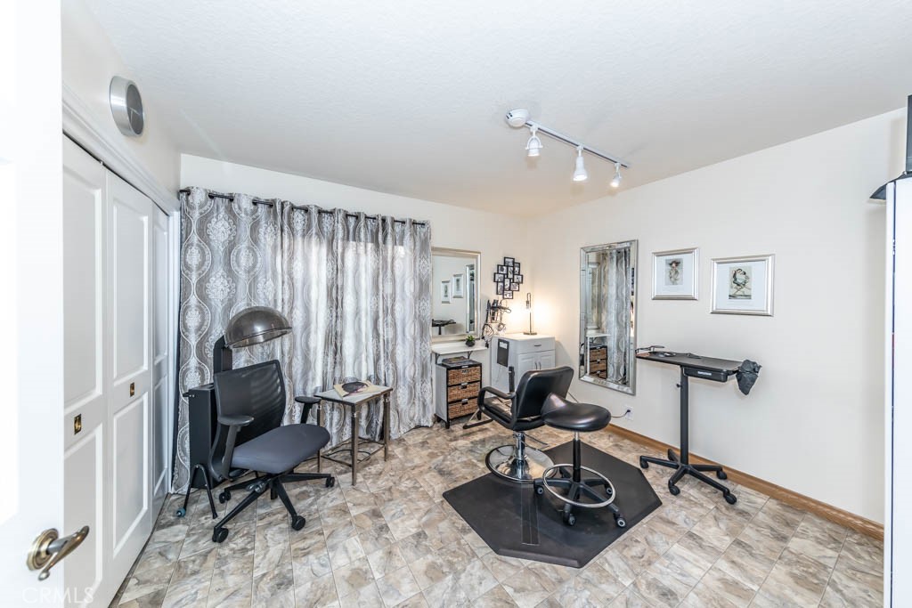 6421 E Yosemite Avenue