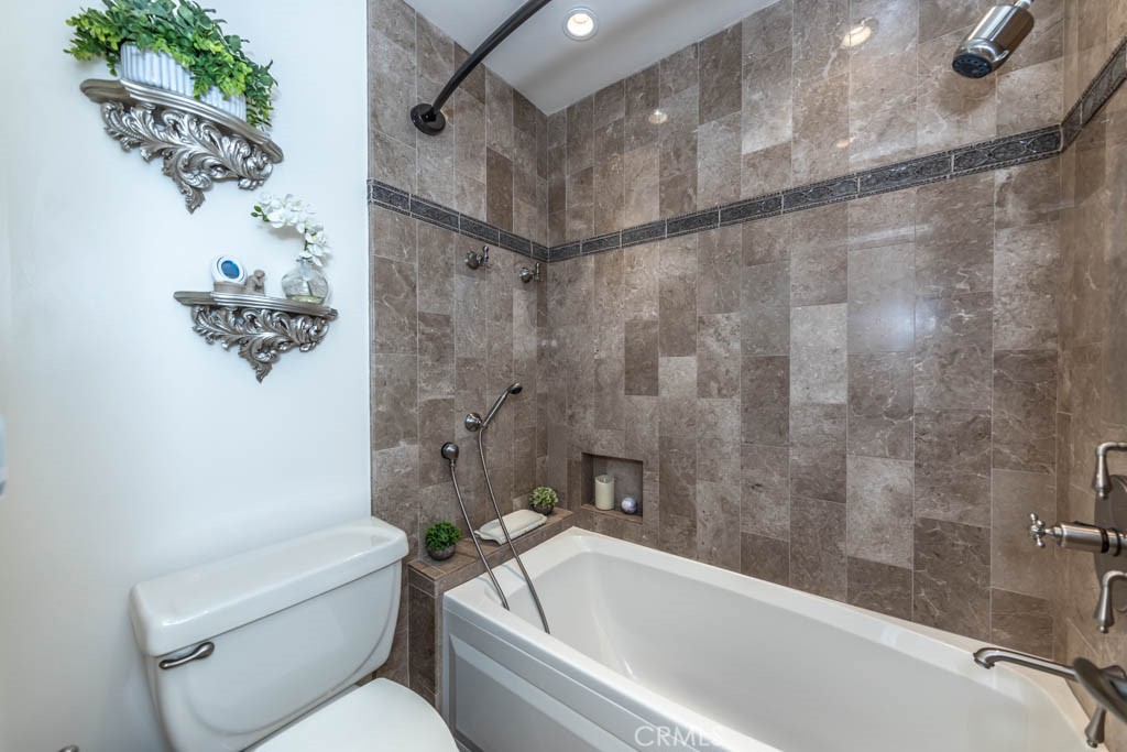 6421 E Yosemite Avenue