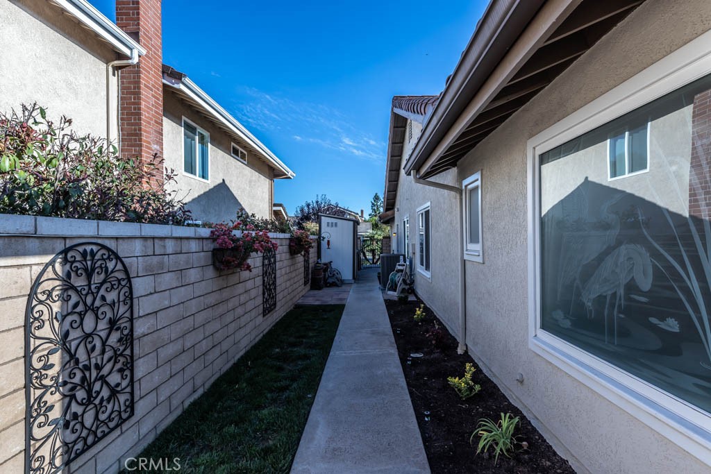 6421 E Yosemite Avenue