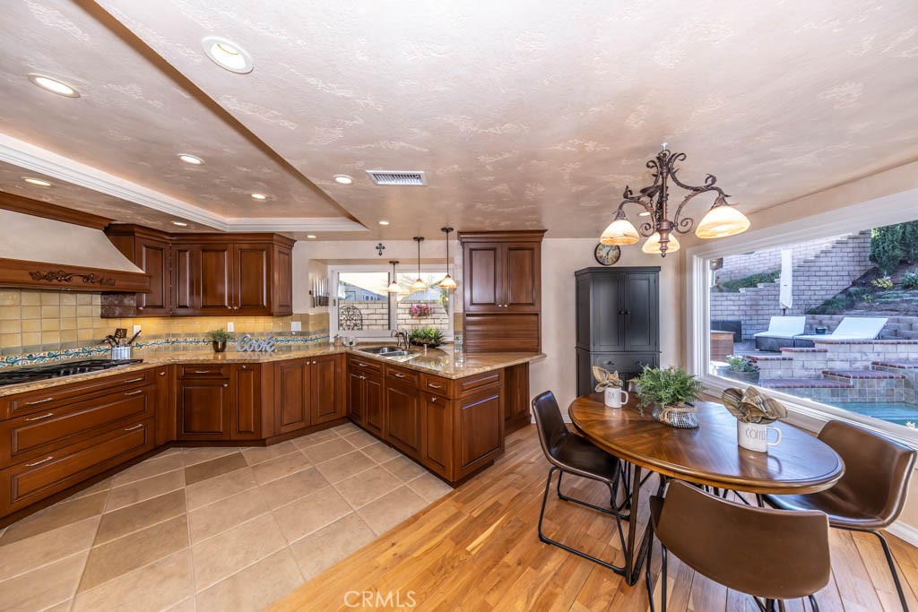 6421 E Yosemite Avenue