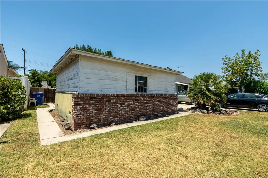 10829 Cord Avenue