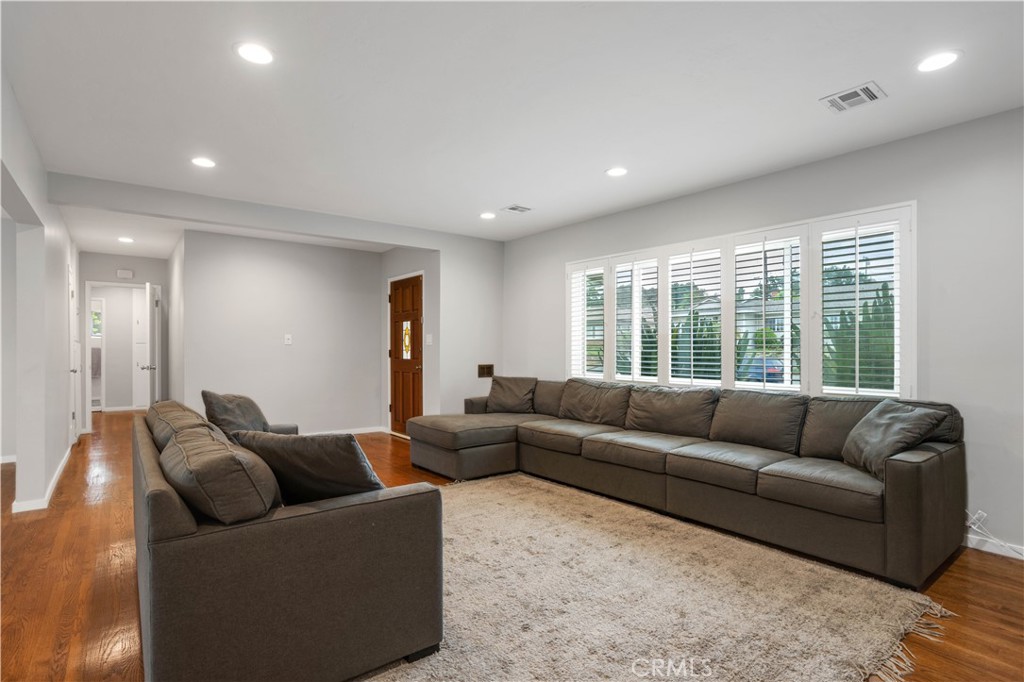 1336 E Navilla Place