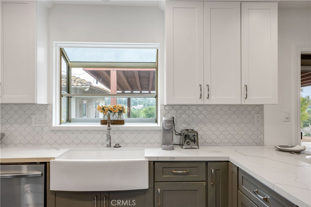 1336 E Navilla Place