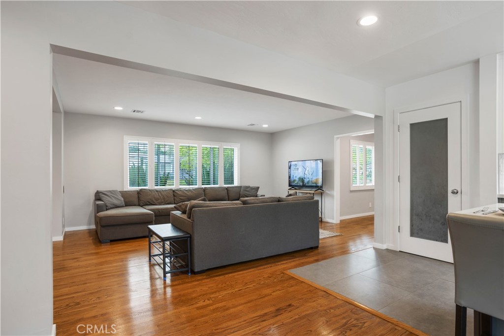 1336 E Navilla Place