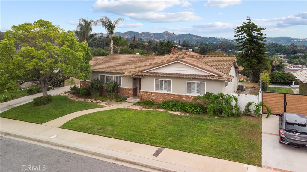 1336 E Navilla Place