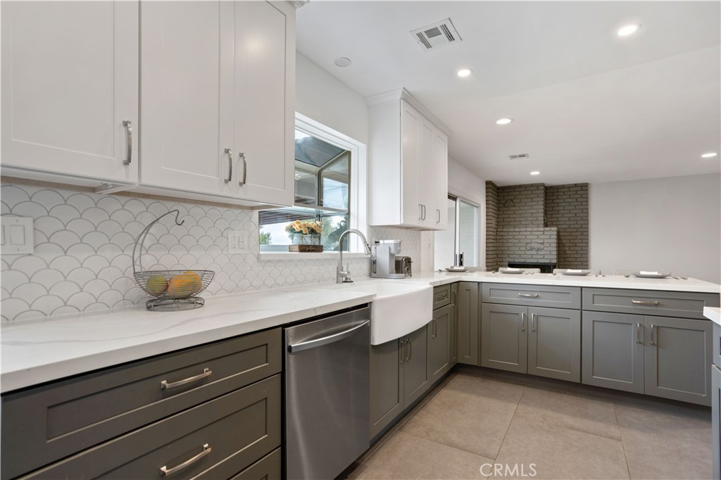 1336 E Navilla Place