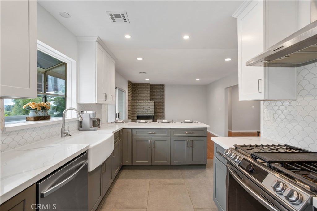 1336 E Navilla Place