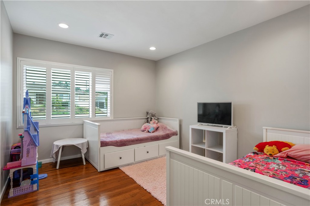 1336 E Navilla Place