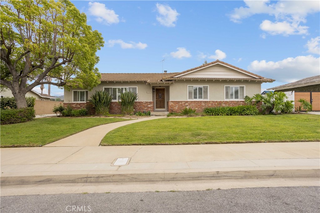 1336 E Navilla Place