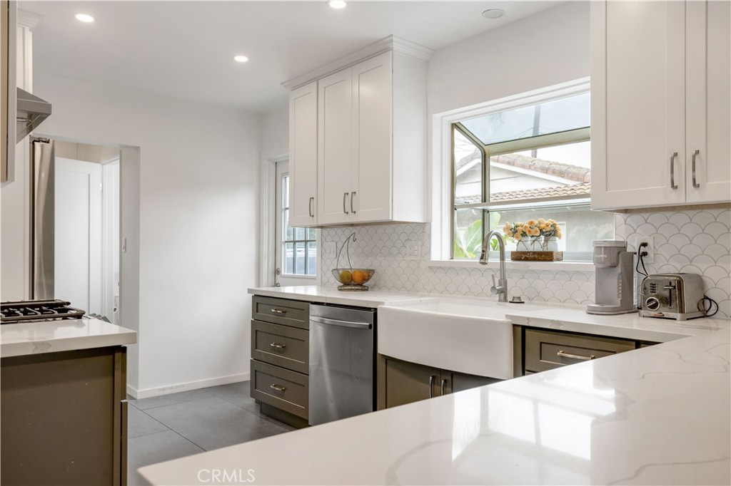 1336 E Navilla Place