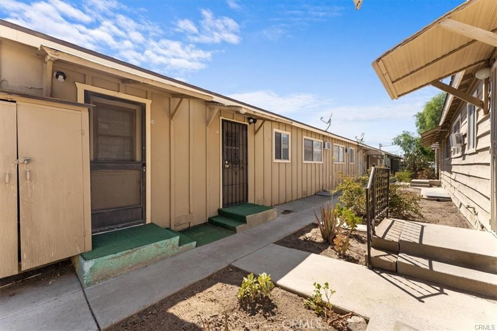 150 E Lakeshore Drive 35