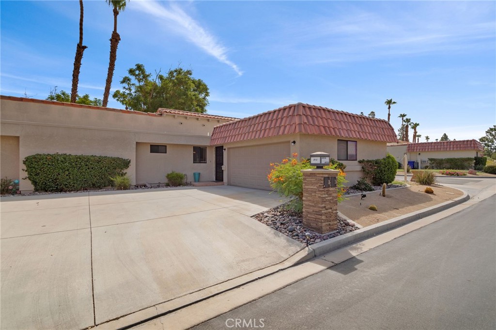 40750 NE La Costa Circle W