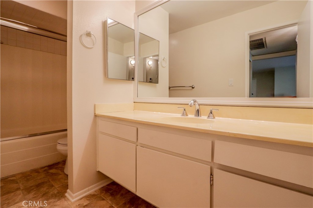 412 N Bellflower Boulevard 118