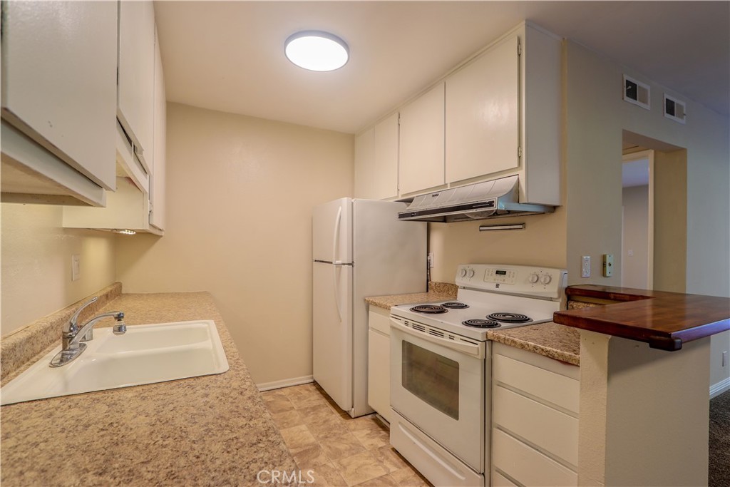 412 N Bellflower Boulevard 118