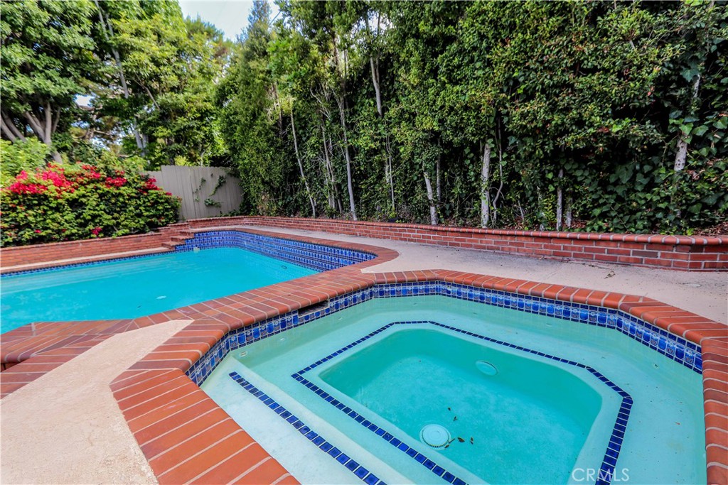 5571 E Lonna Linda Drive