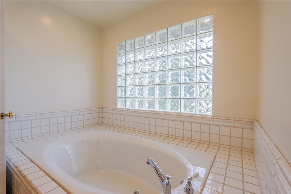 5571 E Lonna Linda Drive