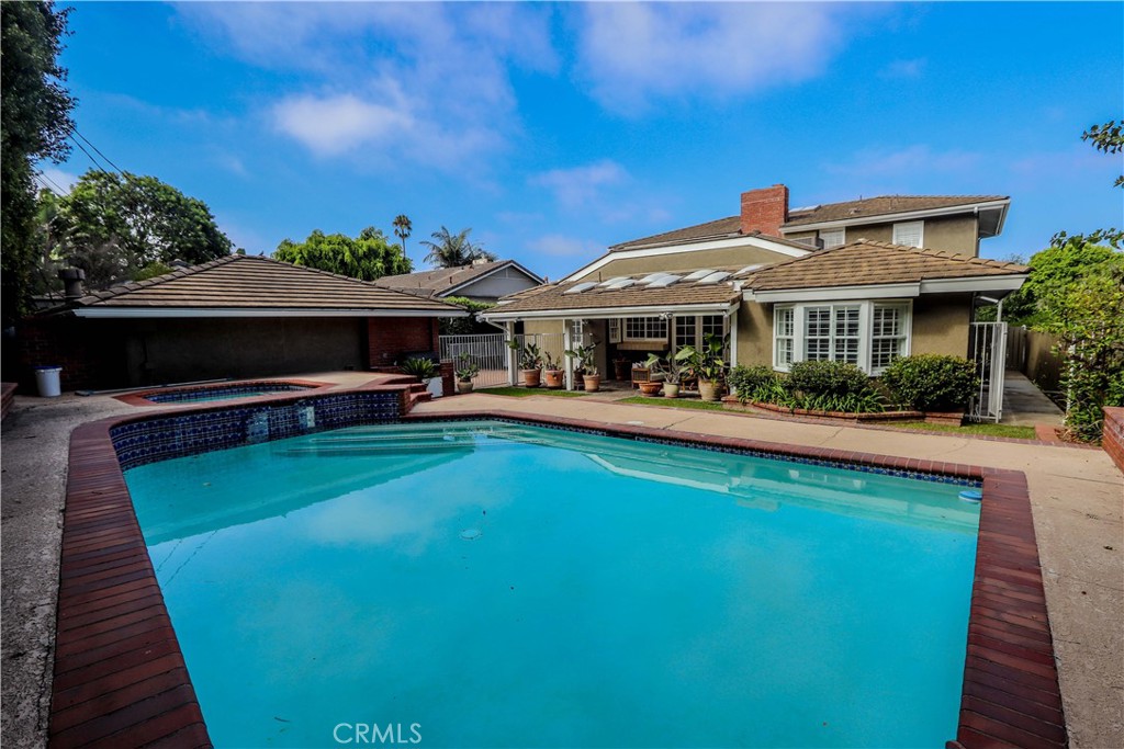 5571 E Lonna Linda Drive