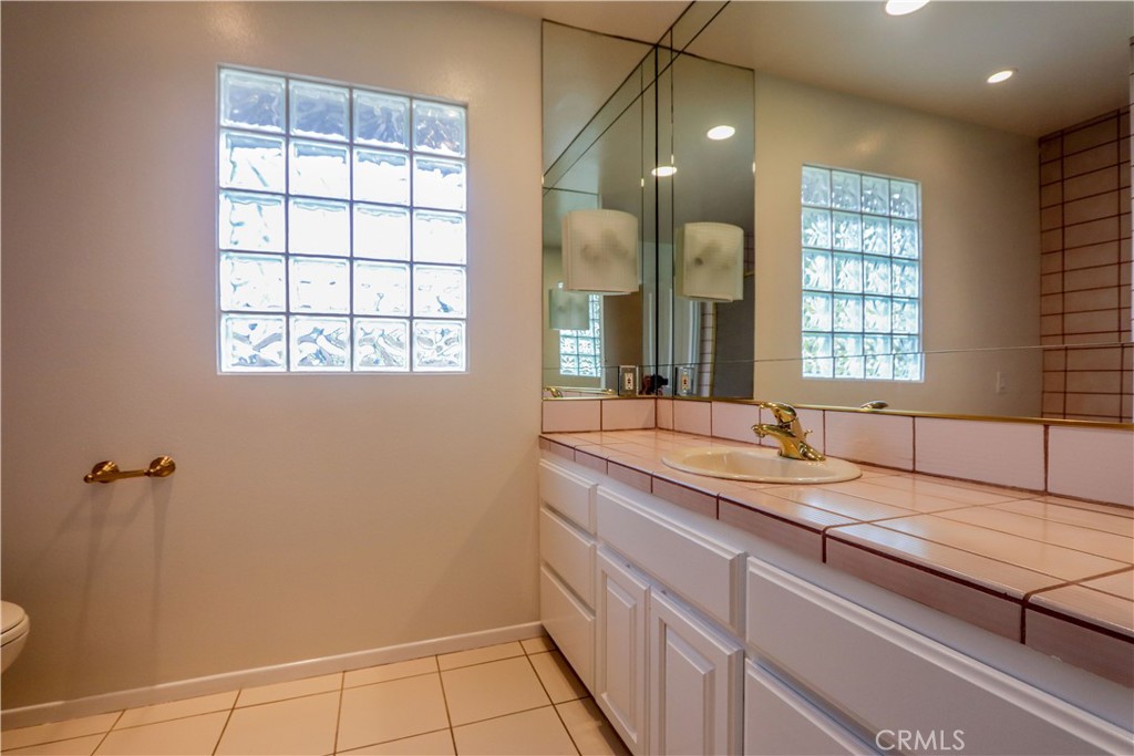 5571 E Lonna Linda Drive