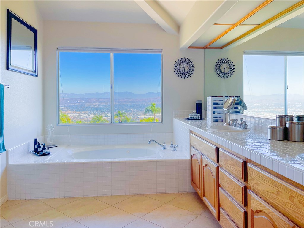 4315 E Cornwall Avenue