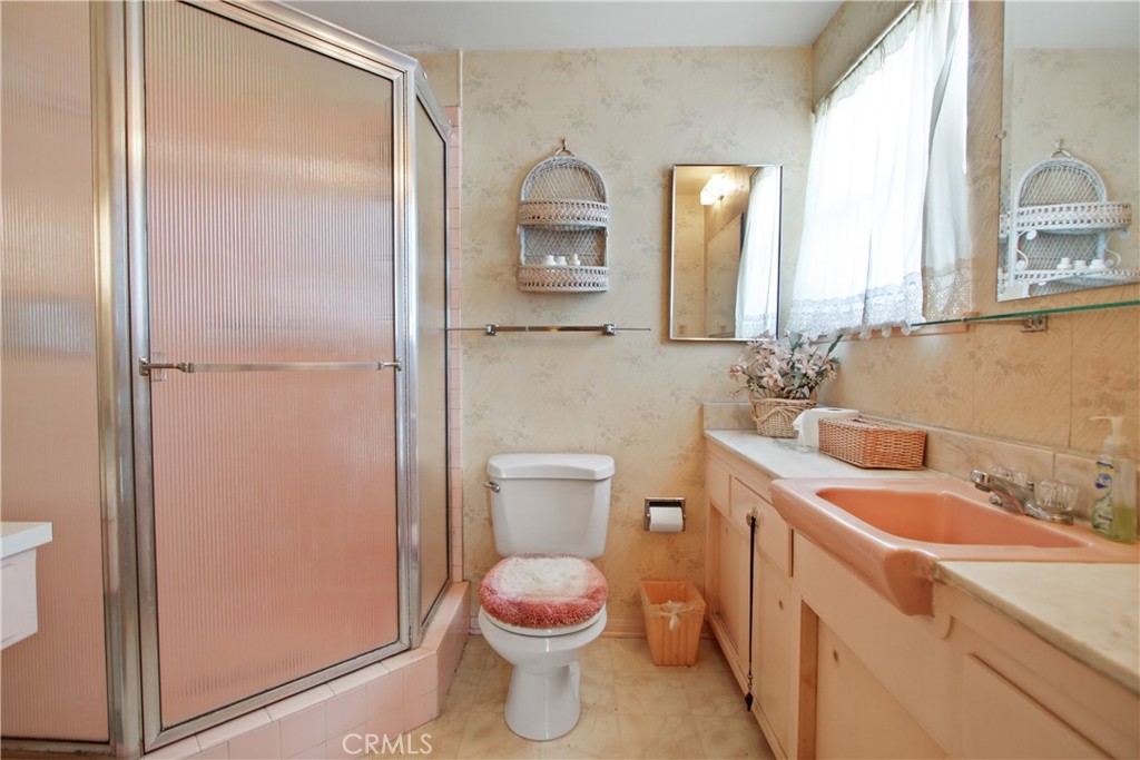 1231 W Roberta Avenue