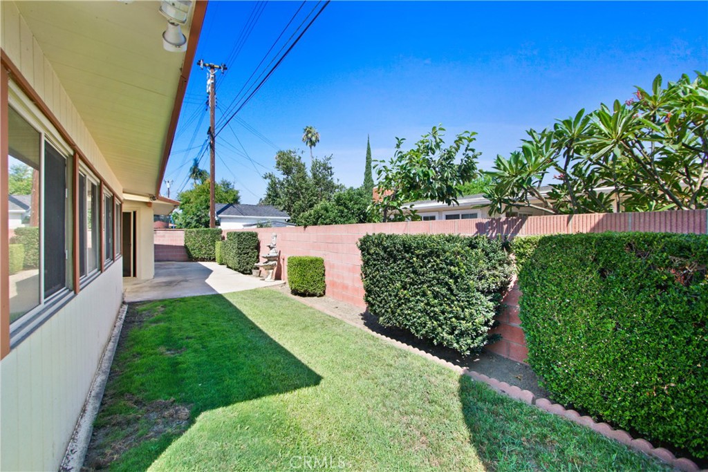 1231 W Roberta Avenue