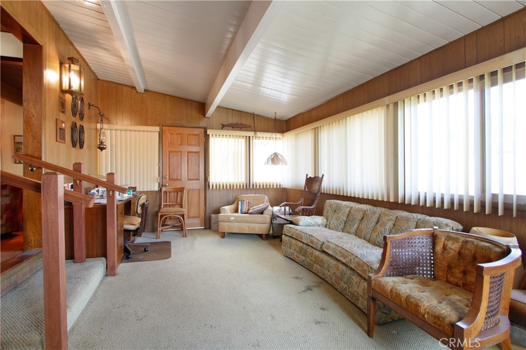 1231 W Roberta Avenue