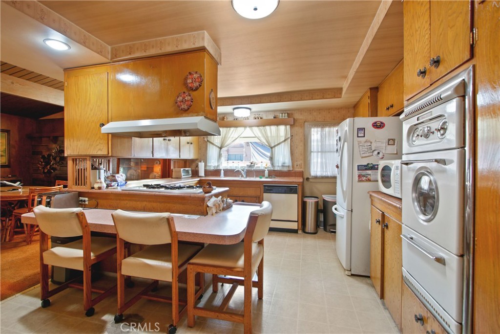 1231 W Roberta Avenue