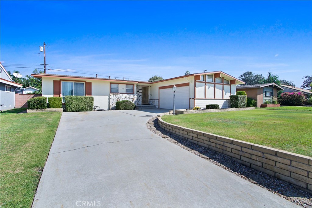 1231 W Roberta Avenue