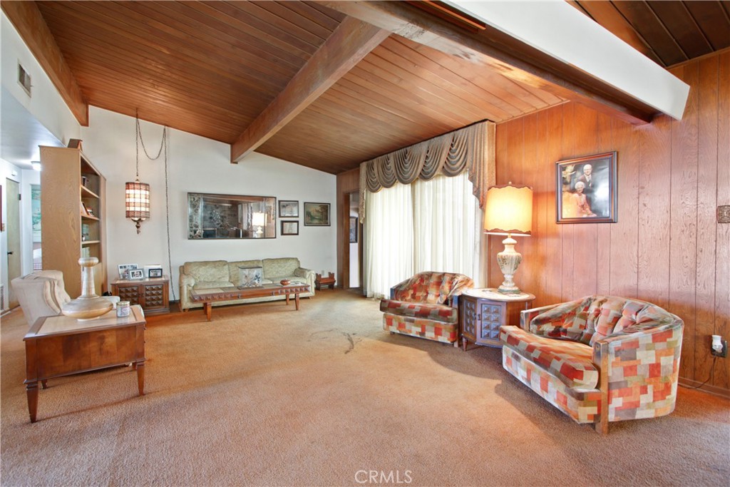 1231 W Roberta Avenue