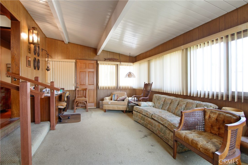 1231 W Roberta Avenue