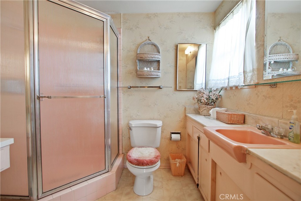 1231 W Roberta Avenue