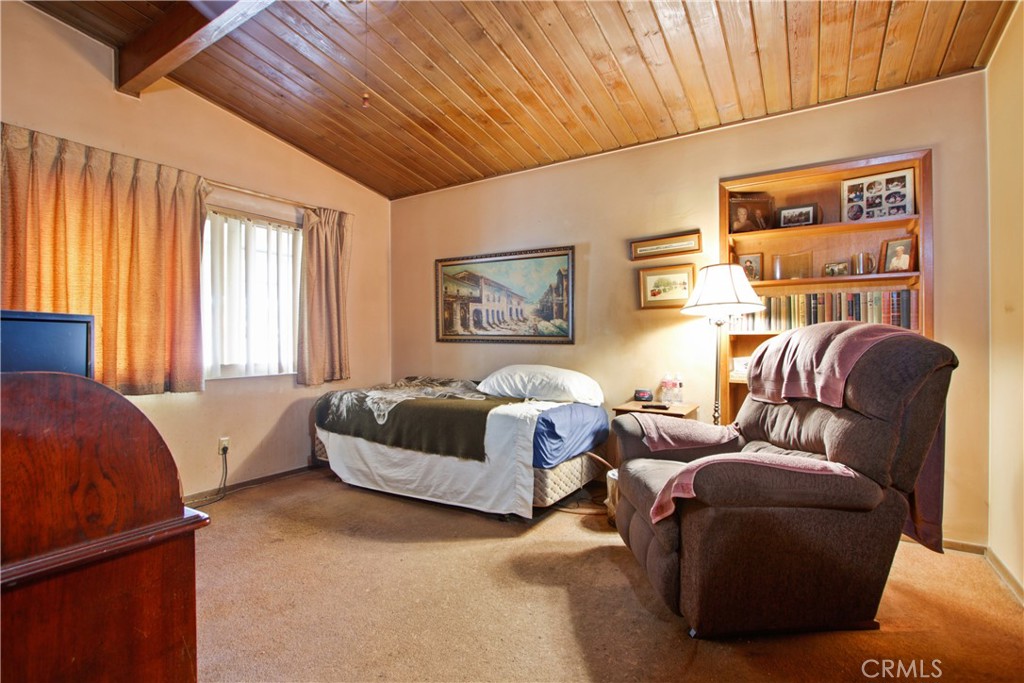 1231 W Roberta Avenue