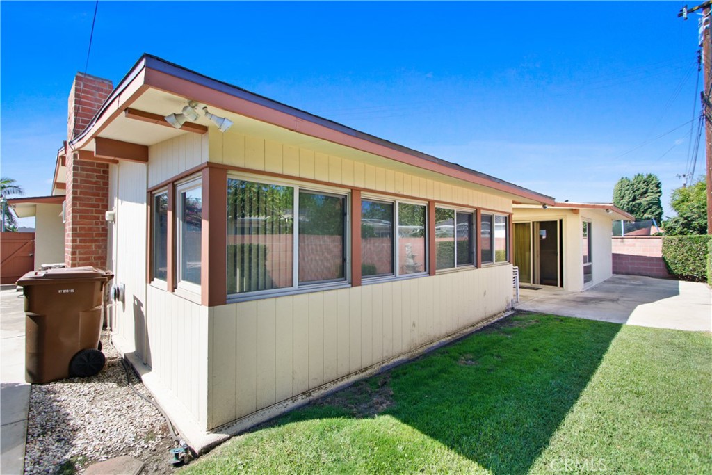 1231 W Roberta Avenue