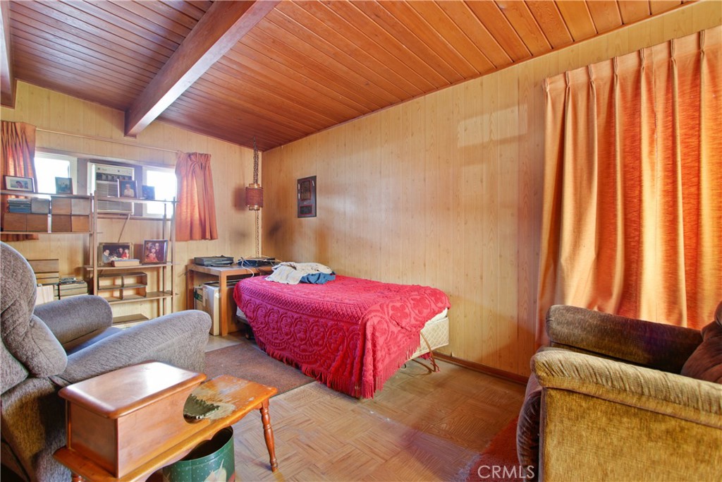 1231 W Roberta Avenue