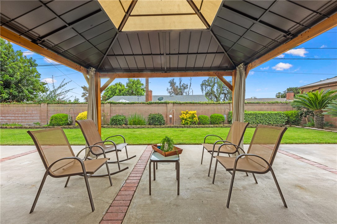 2430 W Grivey Avenue