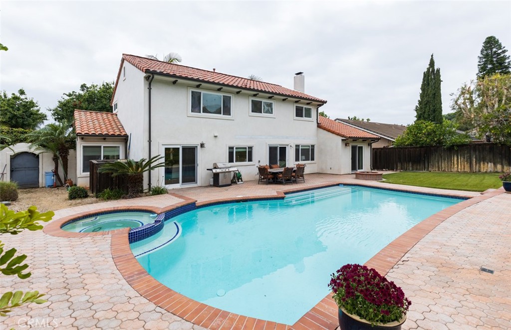 6021 E Shenandoah Avenue