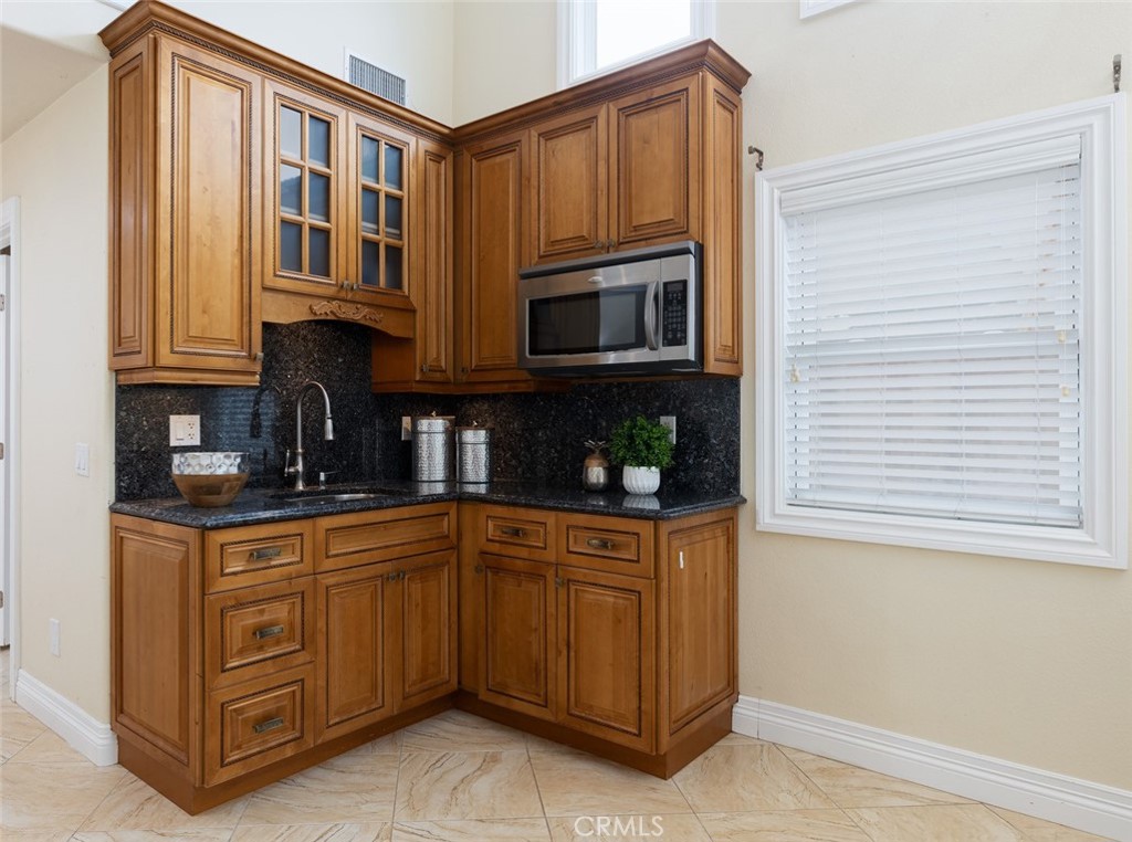 6021 E Shenandoah Avenue