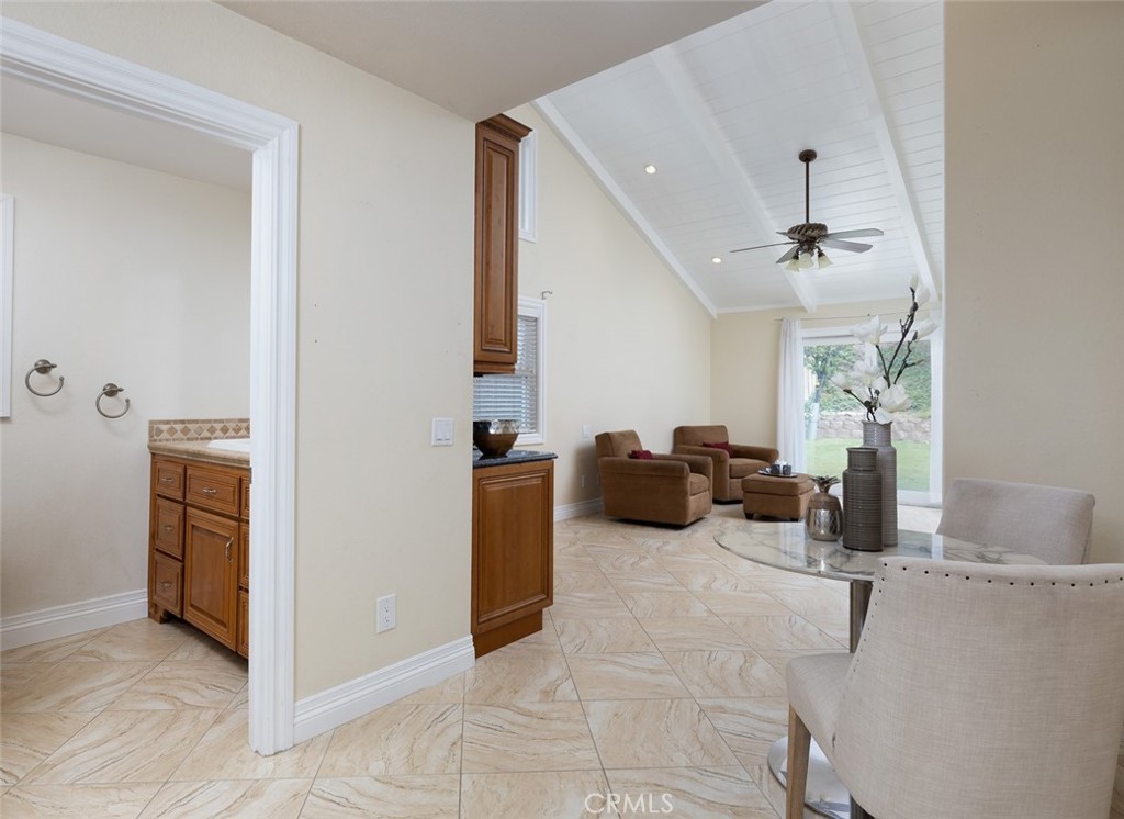 6021 E Shenandoah Avenue