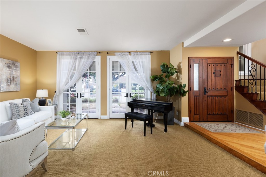 6021 E Shenandoah Avenue