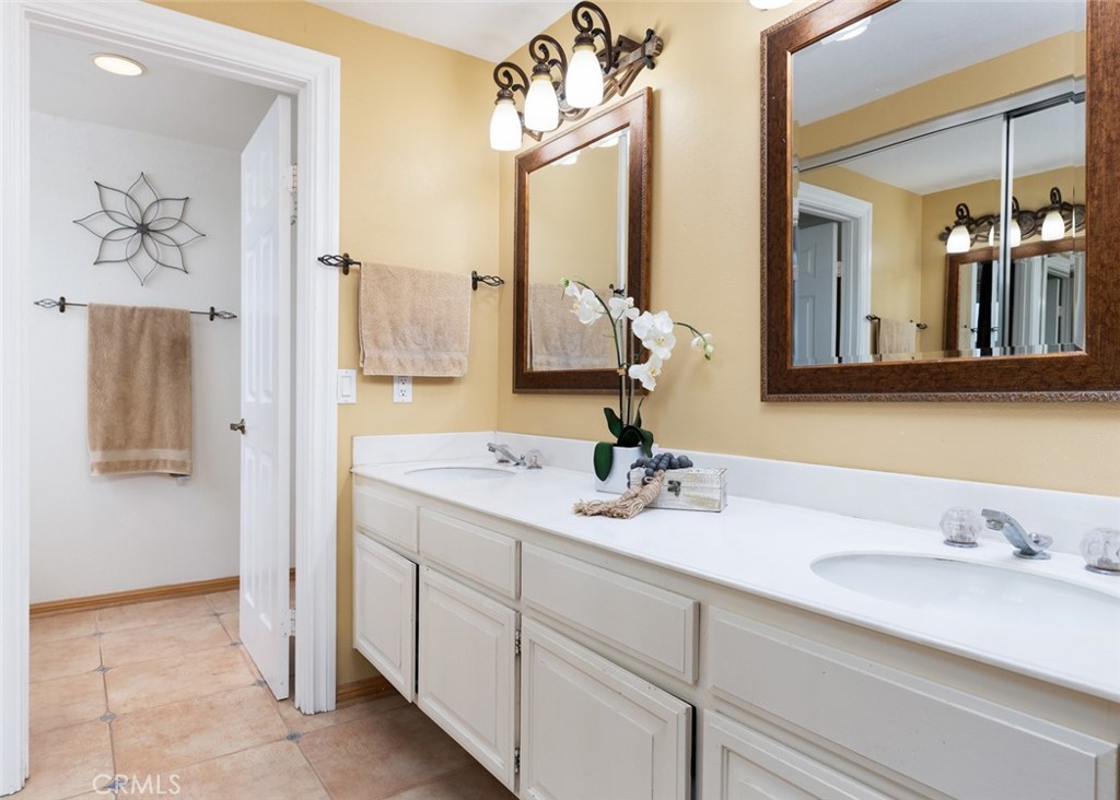 6021 E Shenandoah Avenue