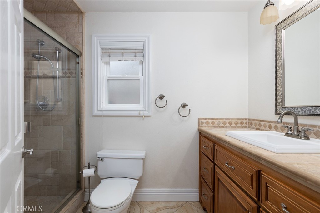 6021 E Shenandoah Avenue