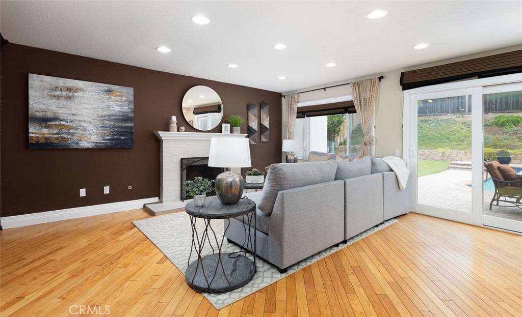 6021 E Shenandoah Avenue