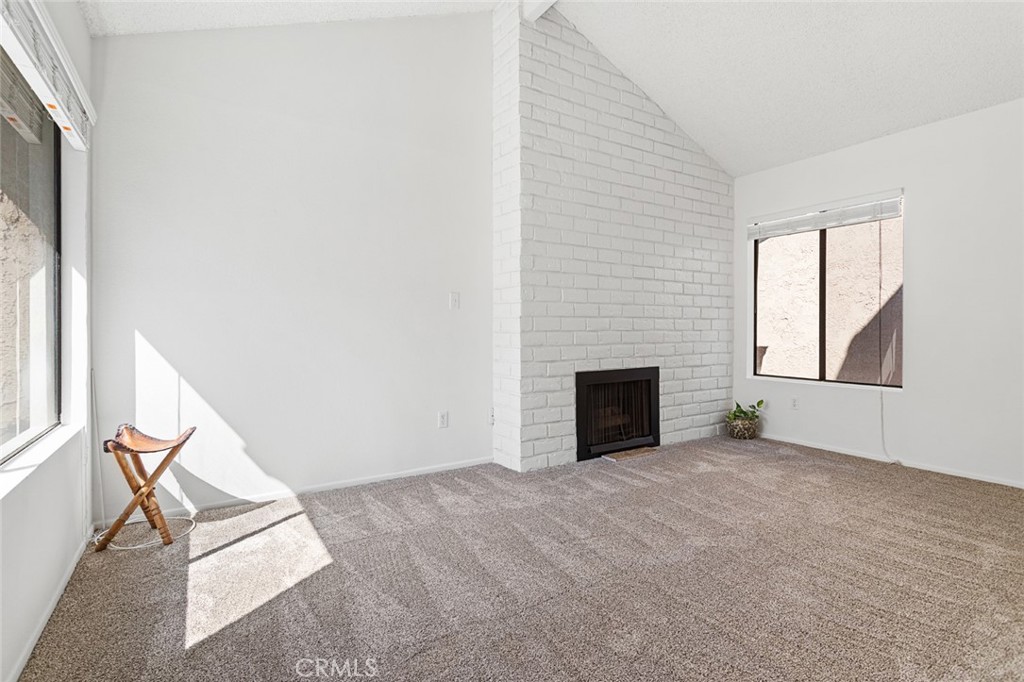 5122 5124 E Almond Avenue