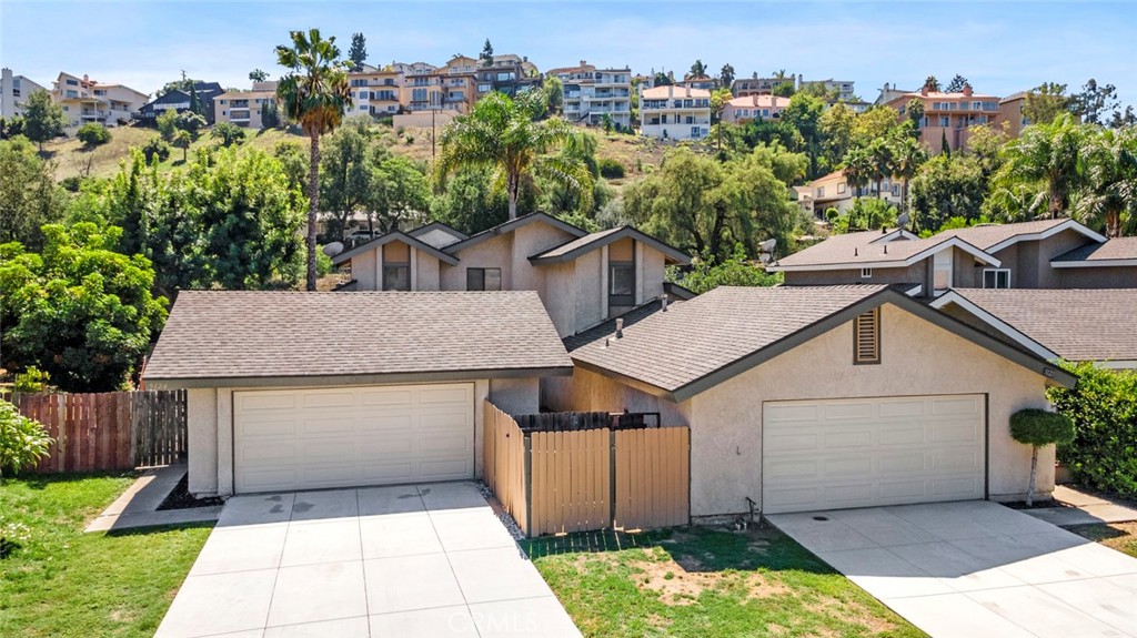 5122 5124 E Almond Avenue